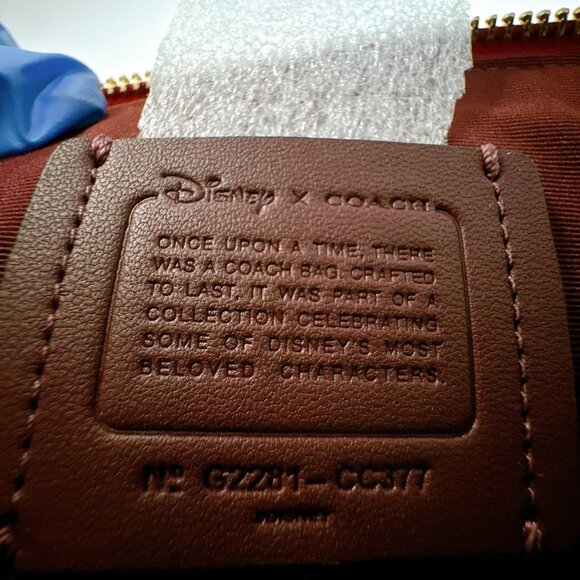 Coach CC377 Disney X Coach Box Crossbody With Cruella Motif IM/Red Apple Multi - Picture 7 of 8